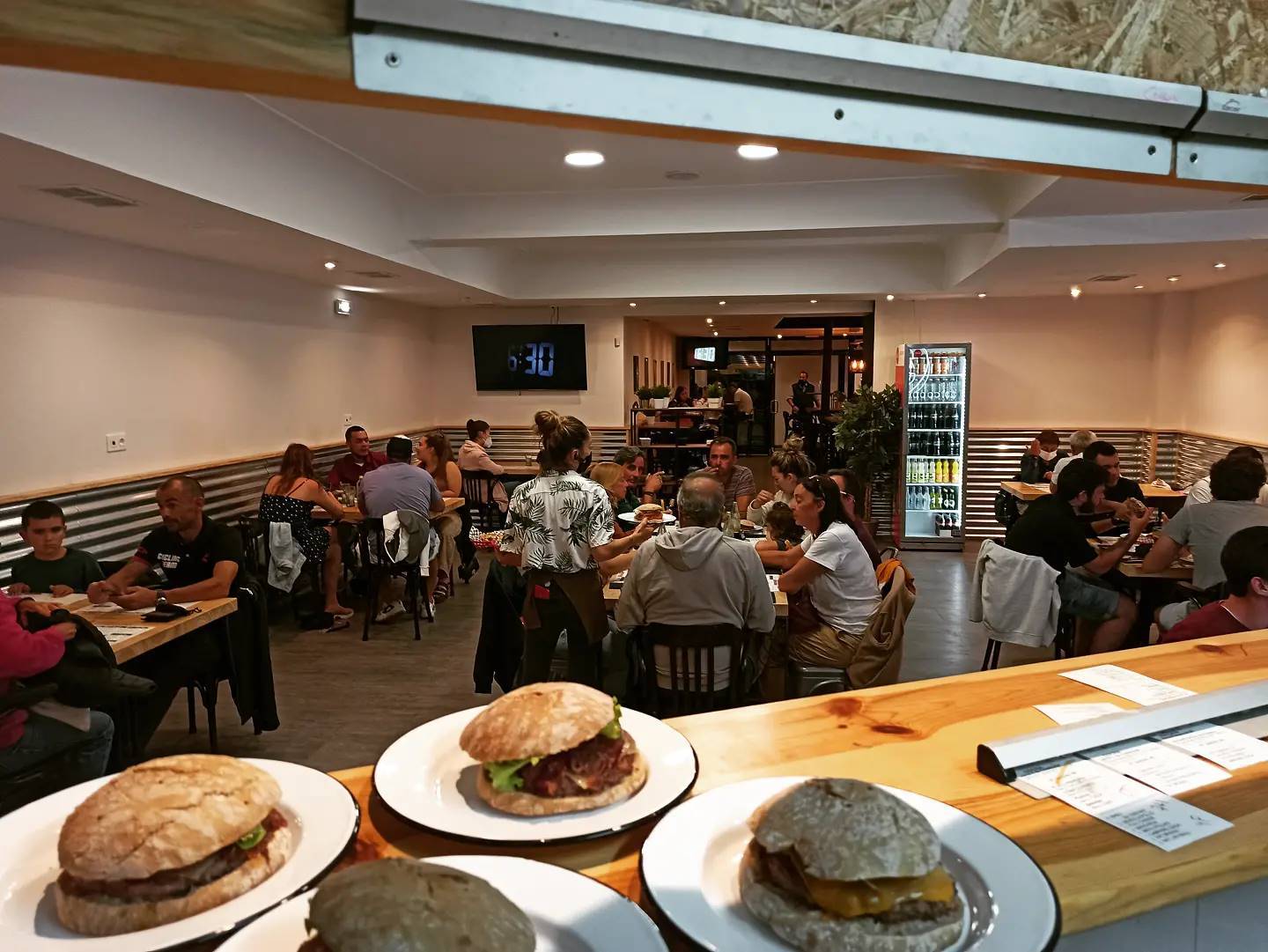 MAGU`S BURGER